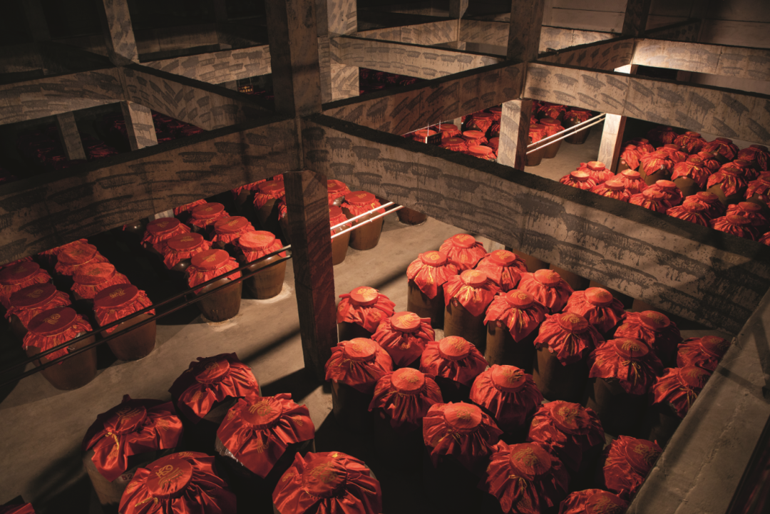 ▲ 图为凤城液三十年以上老酒窖藏区。