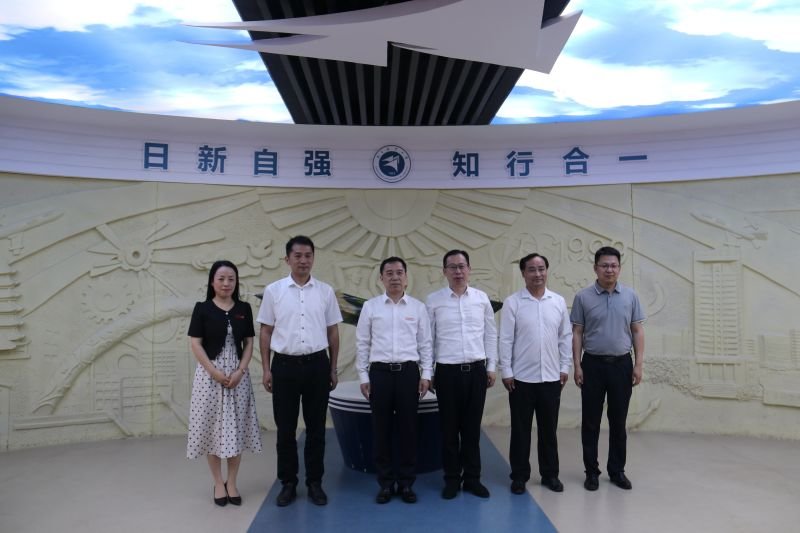 乐安县“书记部长进校园”暨“产业‘链’接高校”新能源新材料首位产业专场引才活动在南昌航空大学举行