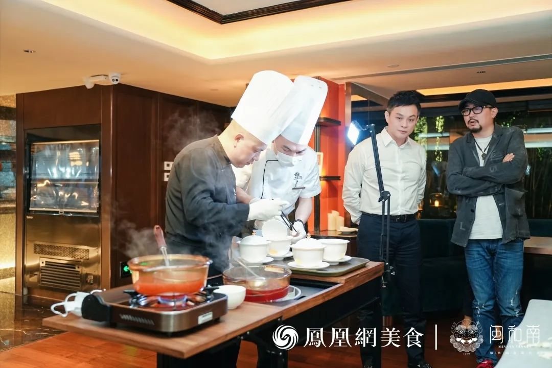 △厨师现场制作拨霞供