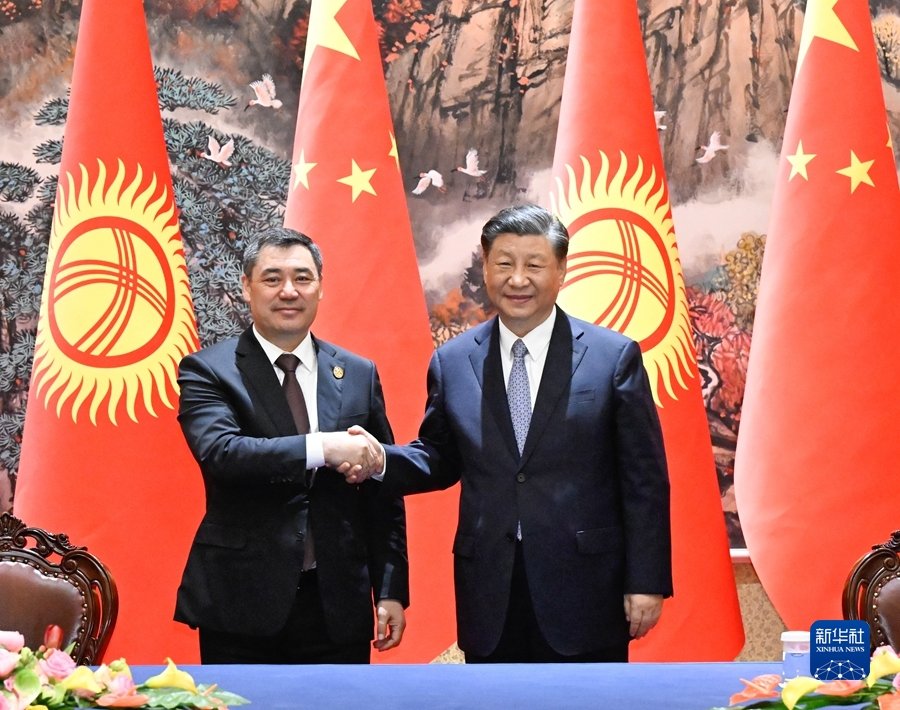 习近平同吉尔吉斯斯坦总统扎帕罗夫会谈_凤凰网