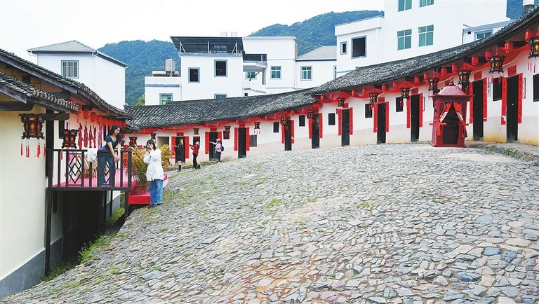 半月形外围和石铺垶院。