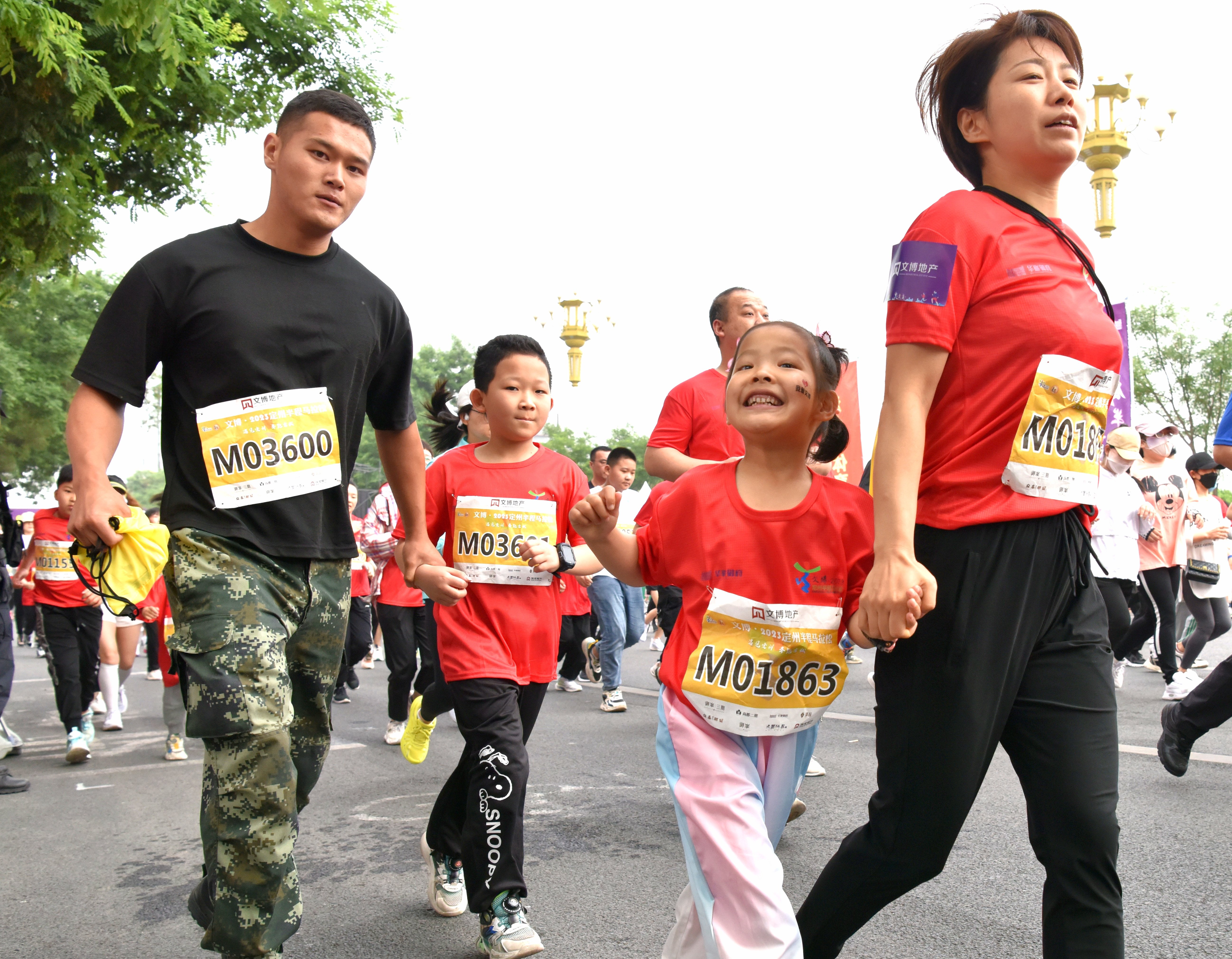 文博&middot;2023定州半程马拉松赛鸣枪开跑