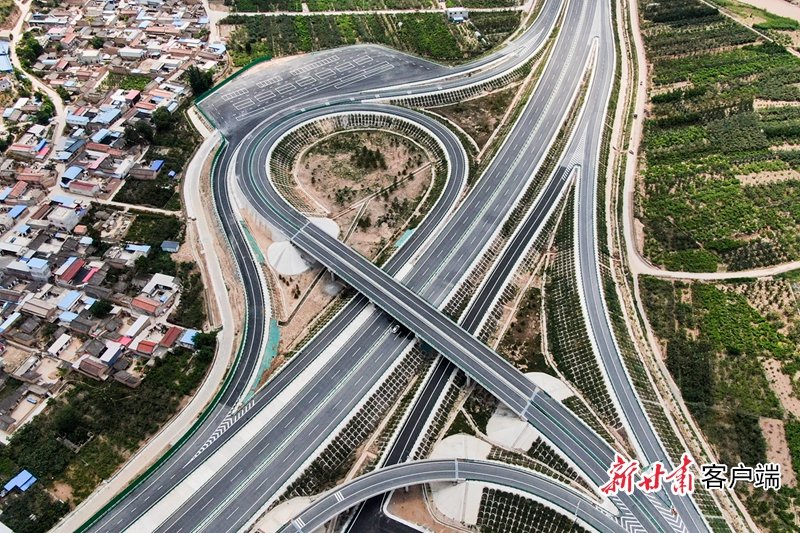 平凉至天水高速公路项目（省公航旅集团供图）