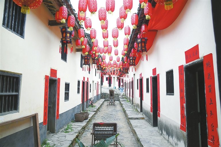 围内巷道四处通达、设置精妙，展现了客家人的智慧。