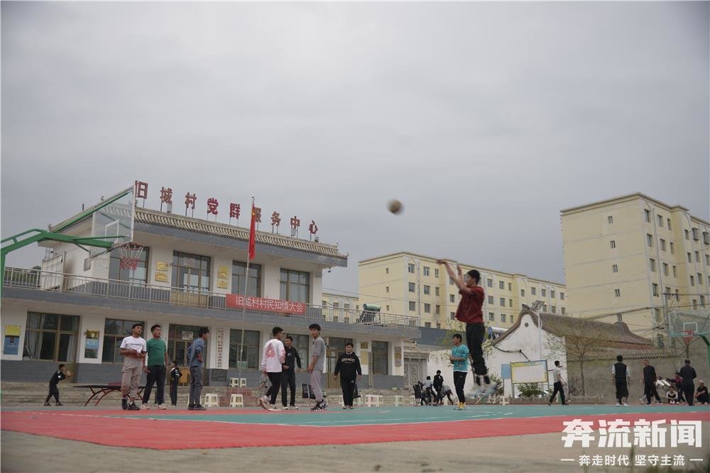 癿藏镇旧城村党群服务中心广场上下地回来的(22496548)-20230515194920.jpg