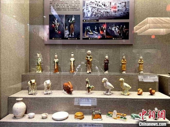 5月18日，济南考古馆展出部分唐三彩文物。　中新社记者 孙婷婷 摄
