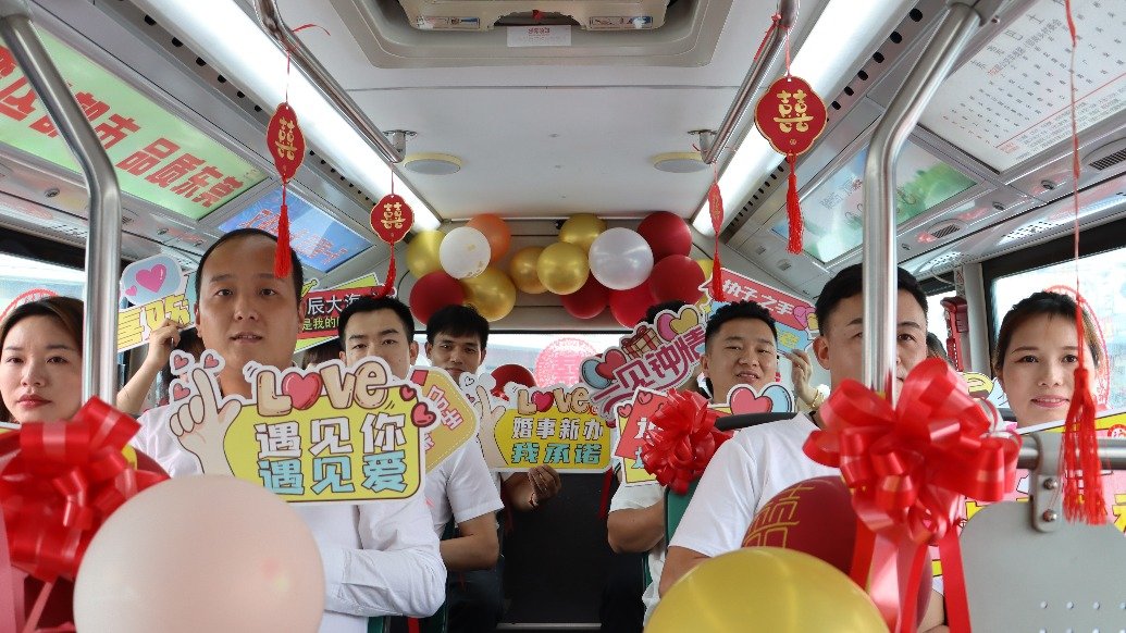 520东莞为“爱”加班,特色颁证引领新风尚