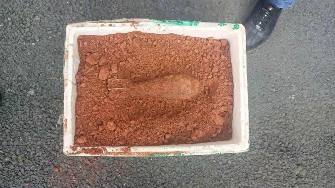 弹体完整!修水一村民挖到战争时期遗留炮弹