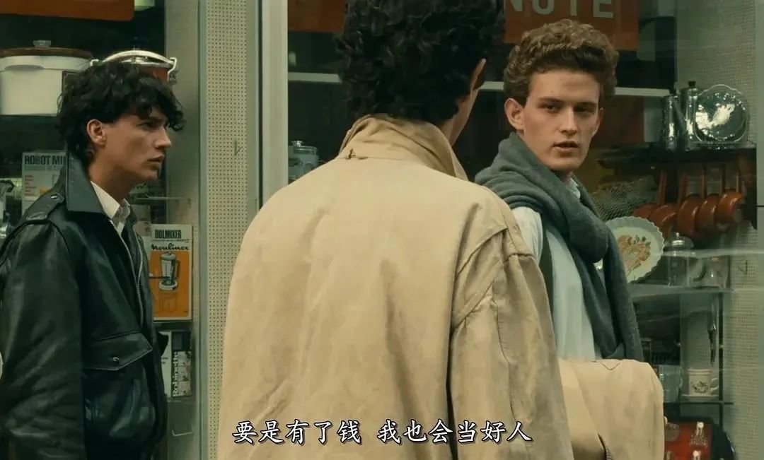 电影《钱》(1983),法国导演布列松的最后一部作品,改编自托尔斯泰的短篇小说《伪息券》