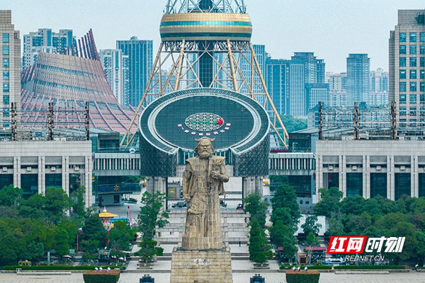 株洲神农塔前的超大玫瑰