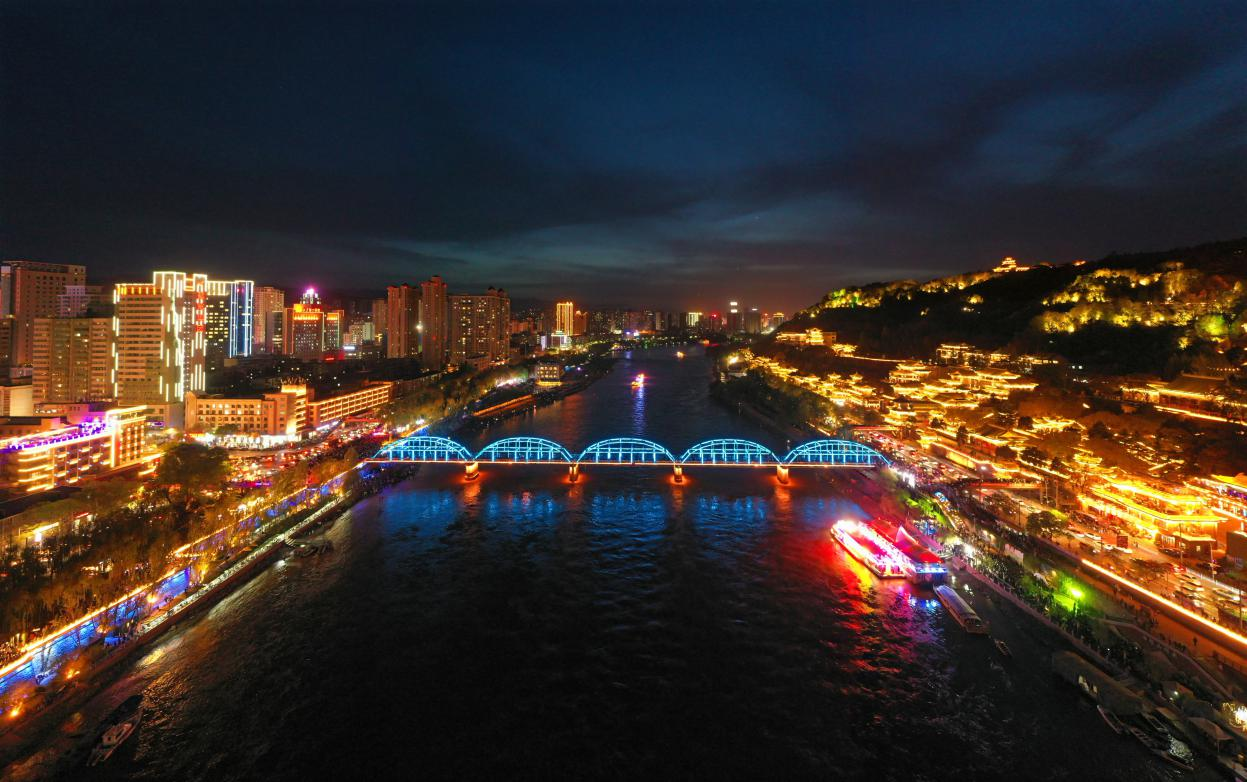 黄河风情线夜景美如画（资料图）