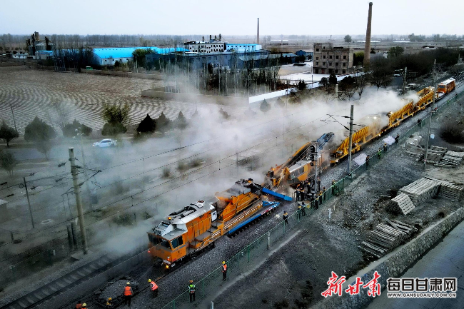 兰新铁路第一阶段“集中修”顺利收官