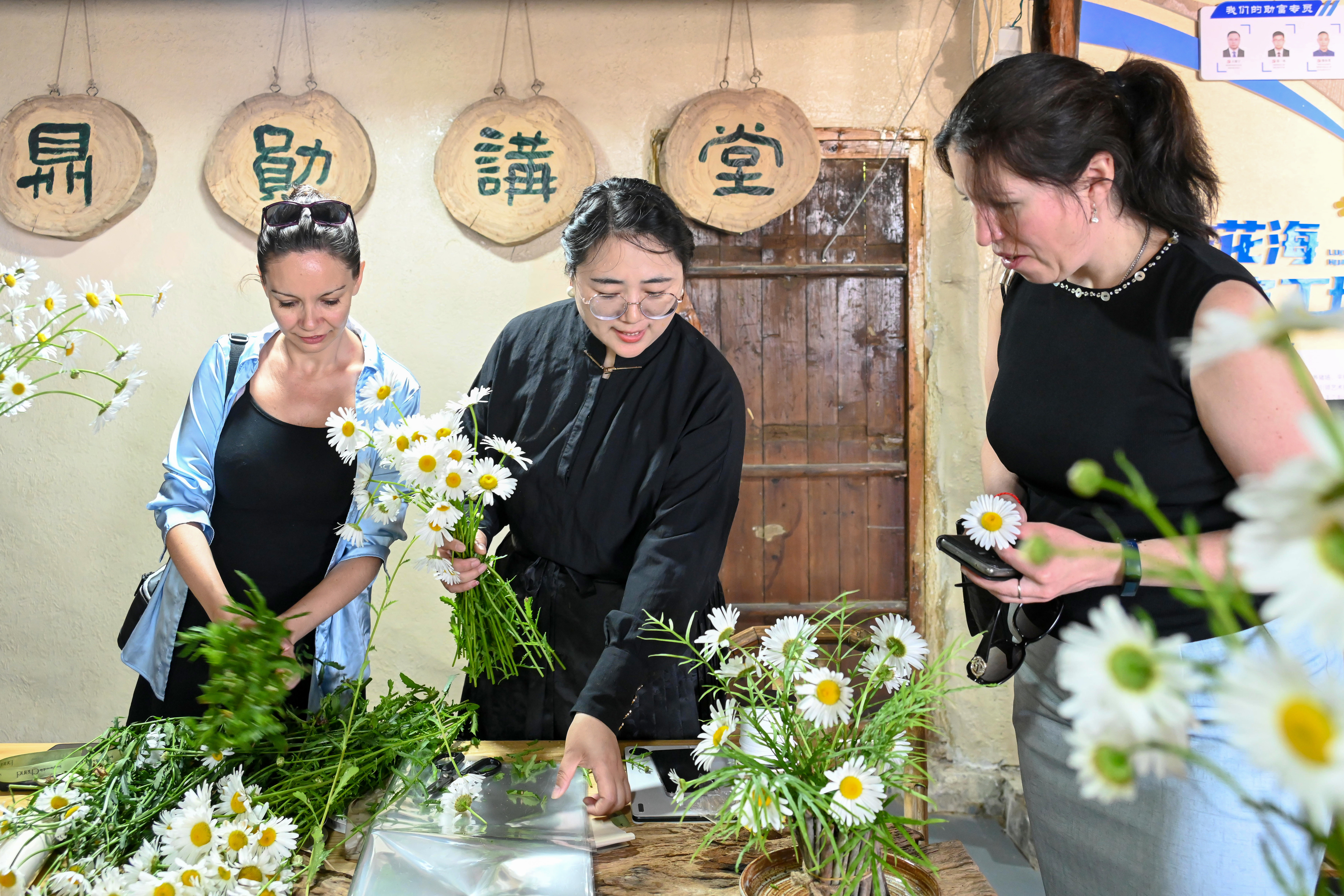 感受美丽乡村 体验非遗文化 中东欧记者团感受宁海独特魅力