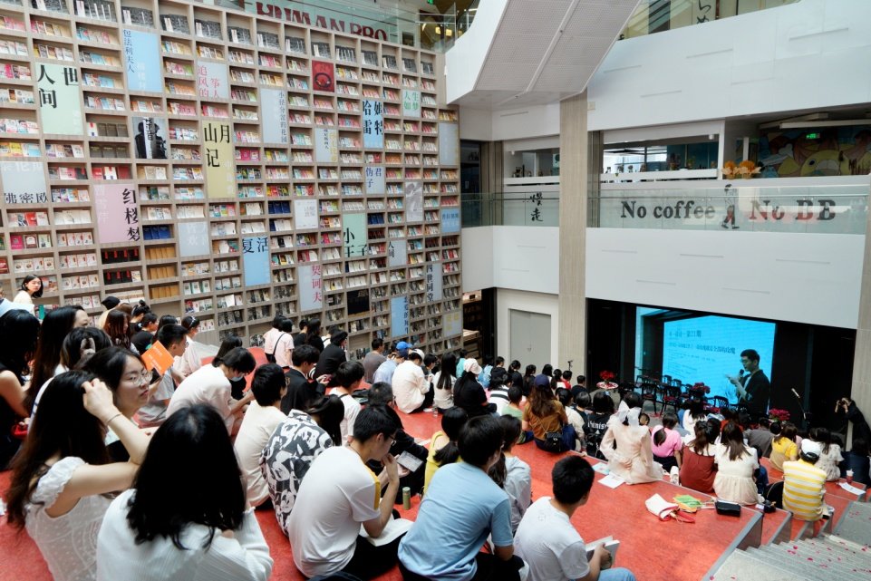 “五月玫瑰诗会”现场。