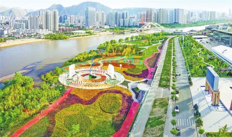 夏日的兰州市马拉松公园景色秀美 摄影：杜奕星