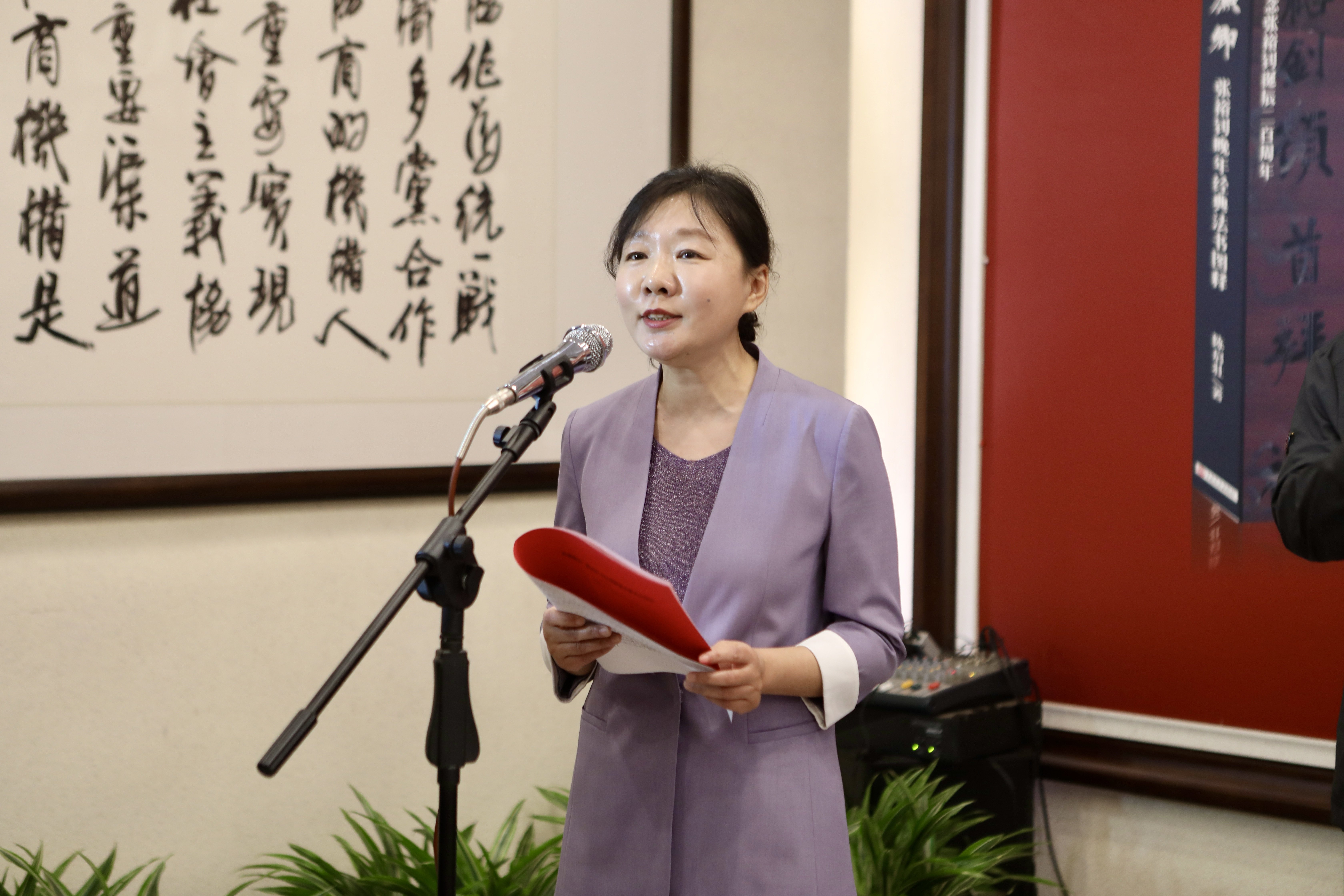 唐山市政协办公室主任宋海娟主持开幕式