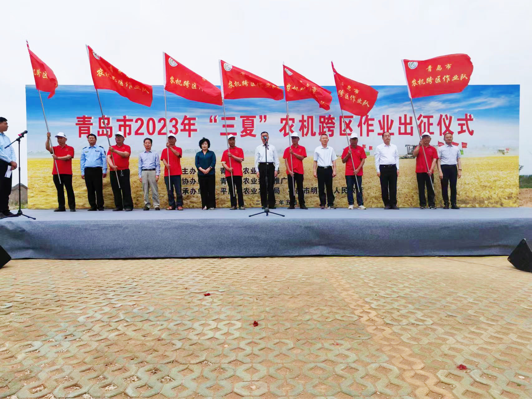 打赢关键一仗,“三夏”农机跨区作业出征