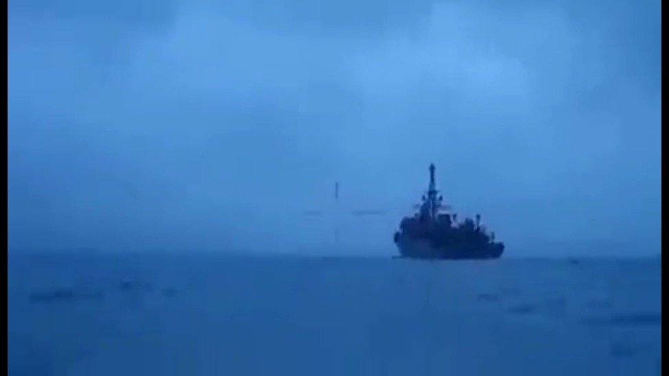 与俄方说法不同，乌方公布在黑海袭击俄军舰视频
