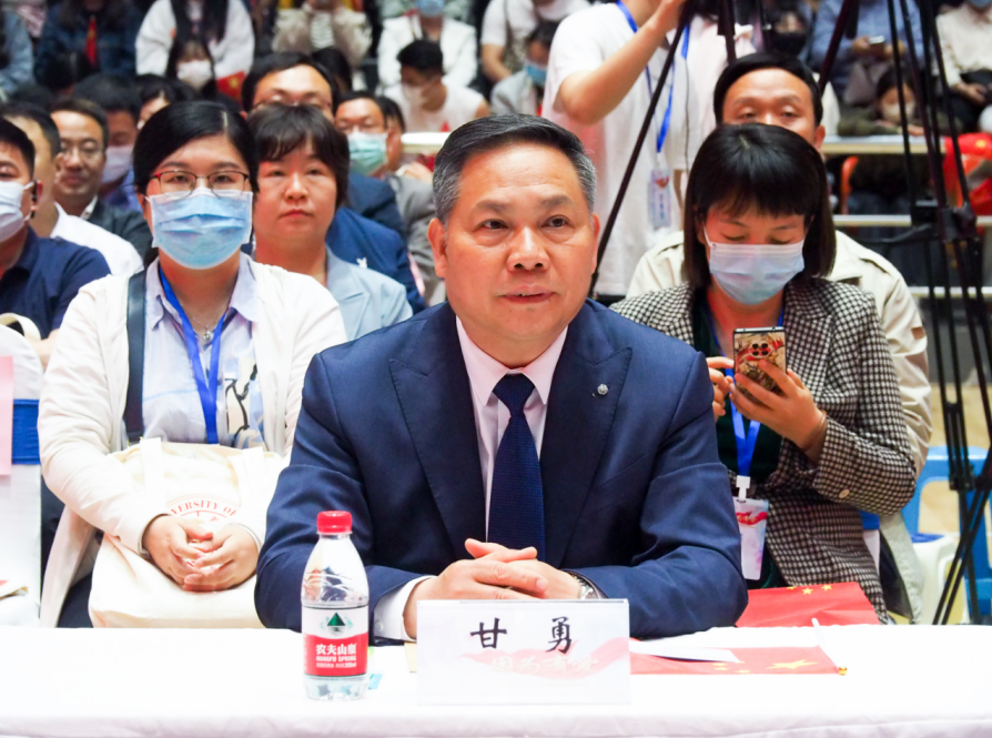 郑州工程技术学院党委书记甘勇出席颁奖典礼