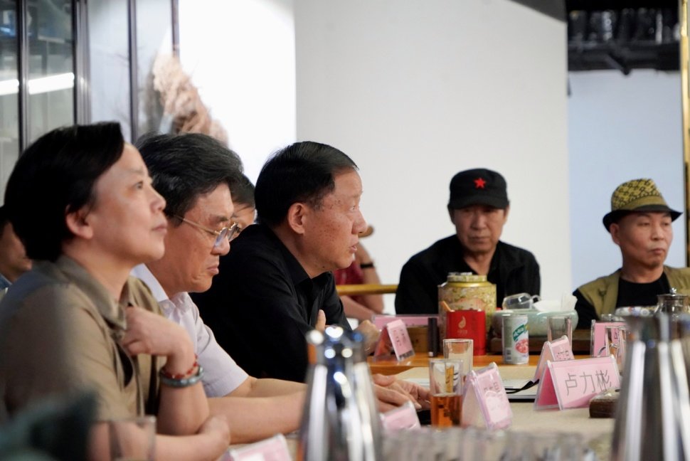 吕先景、卢立彬、邢曼丽、田步石等与会。