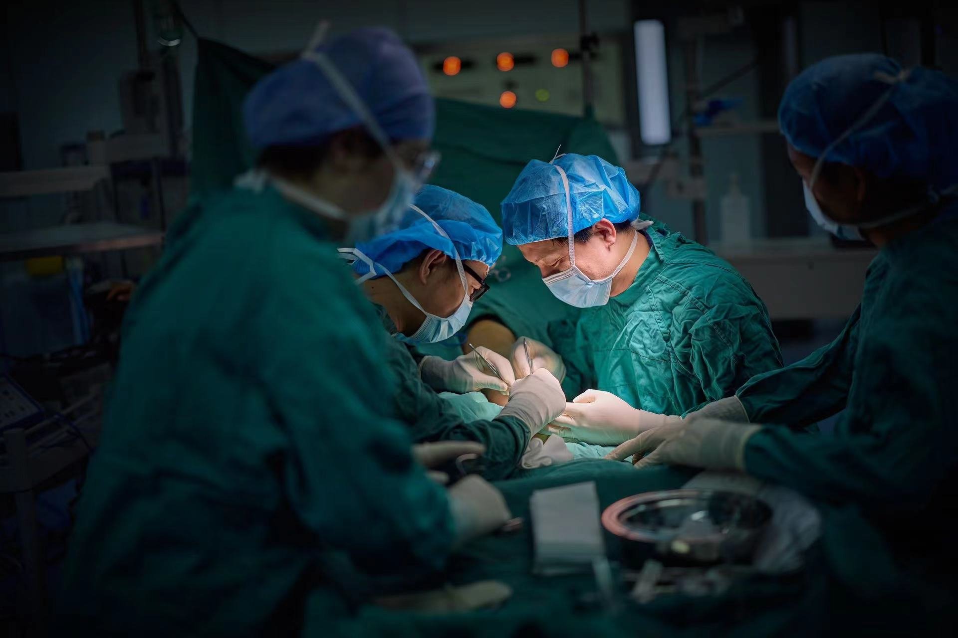 来回6800公里 宁波专家“特种兵”式送医到新疆