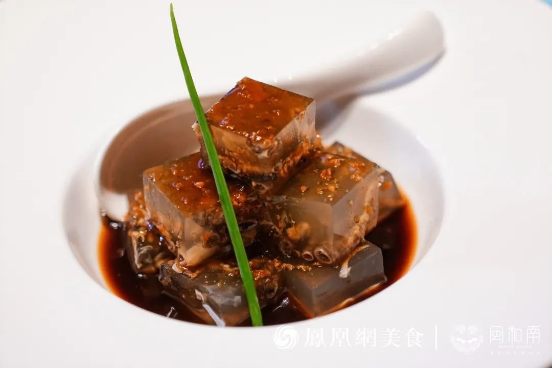 △三道前菜：安海小菜粿，酥炸带鱼，土笋冻