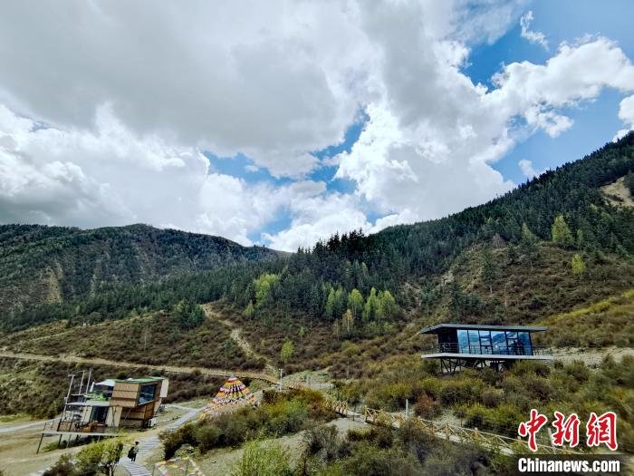 依山又傍水青海高原民宿开门是店关门是家