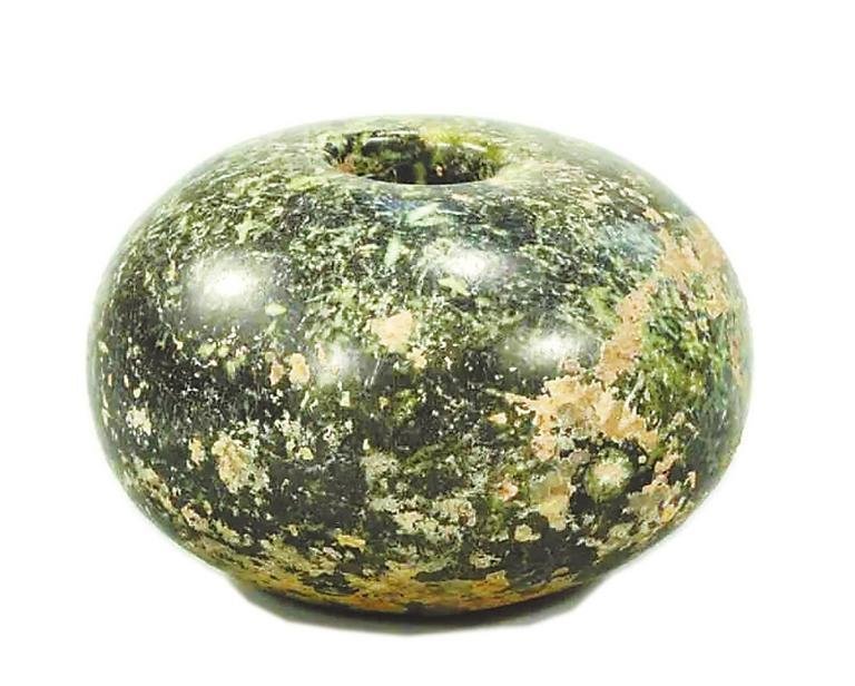 张家川圪垯川遗址出土的玉权杖首