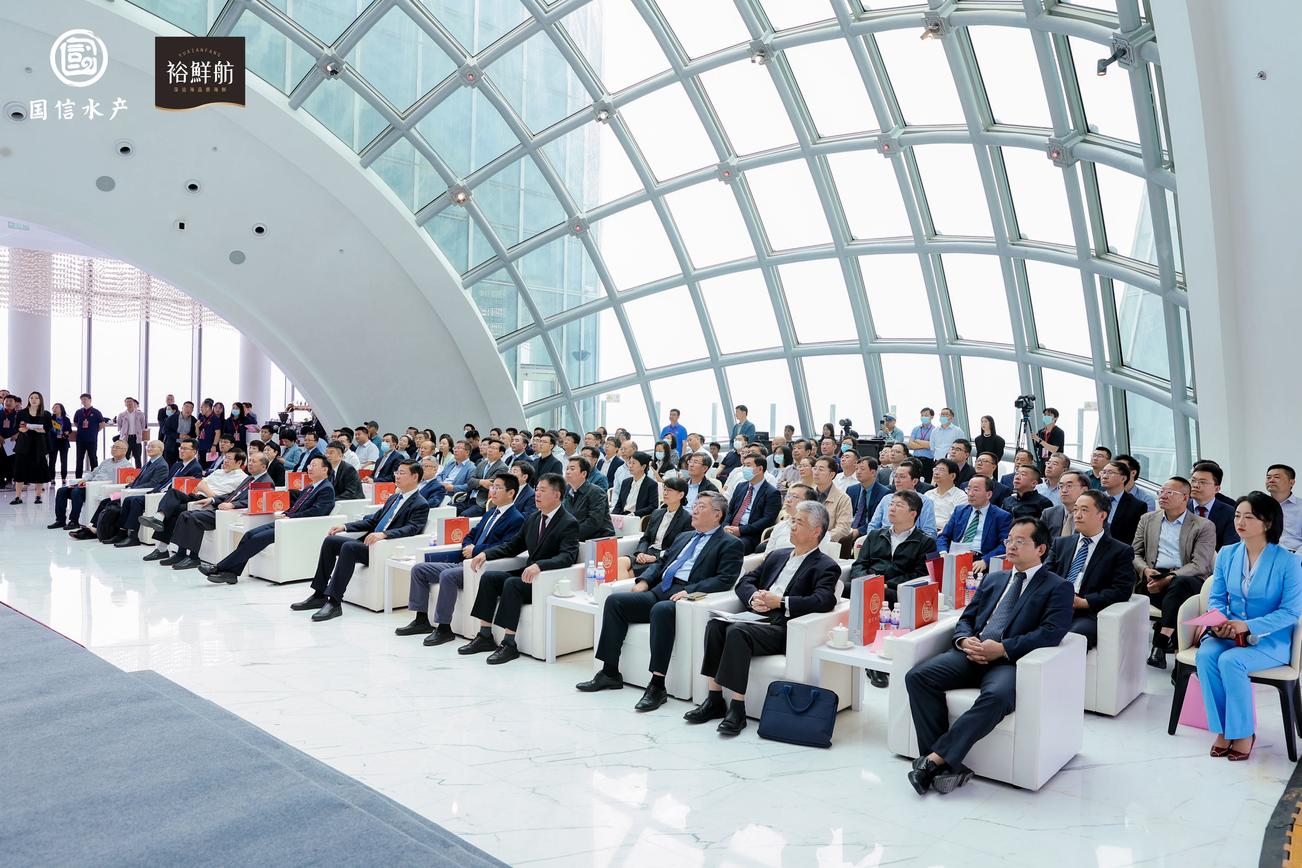 新一代养殖工船来临！ 全球首批15万吨级智慧渔业大型养殖工船“国信2-1号”“国信2-2号”建造签约仪式暨“国信1号”交付运营一周年纪念活动在青举办