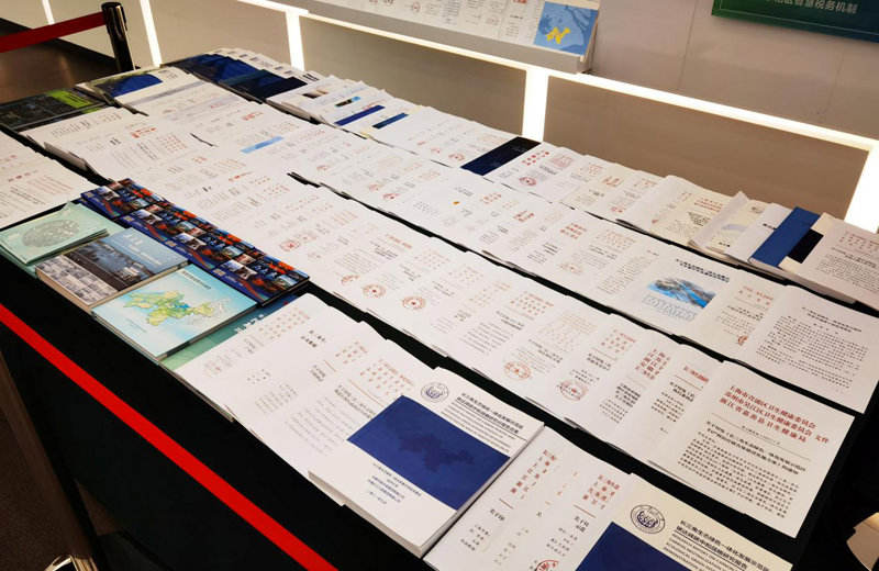 陈列在规划展示馆内的创新成果。 人民网记者 唐小丽摄