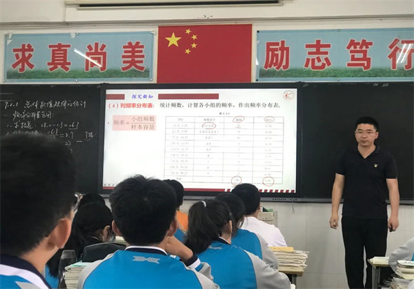 庐江中学圆满举办2022