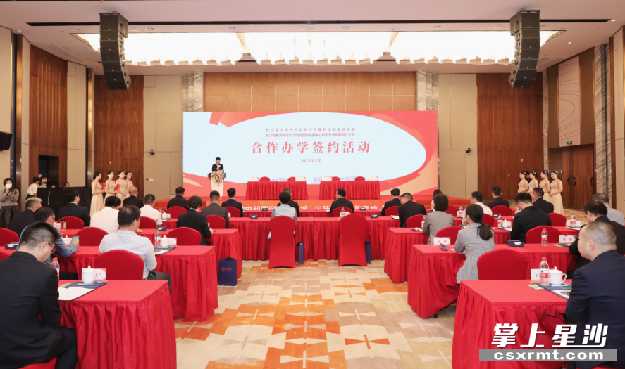 仪式现场。李杰 摄