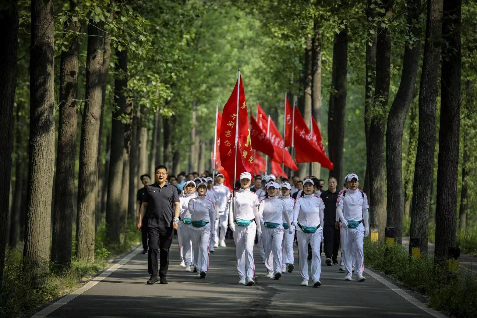 安徽利辛县举办西淝河徒步活动