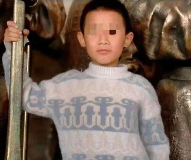 山西10岁被害男童生父亲友：孩子父母刚离婚1年多，藏尸坟头无杂草引怀疑