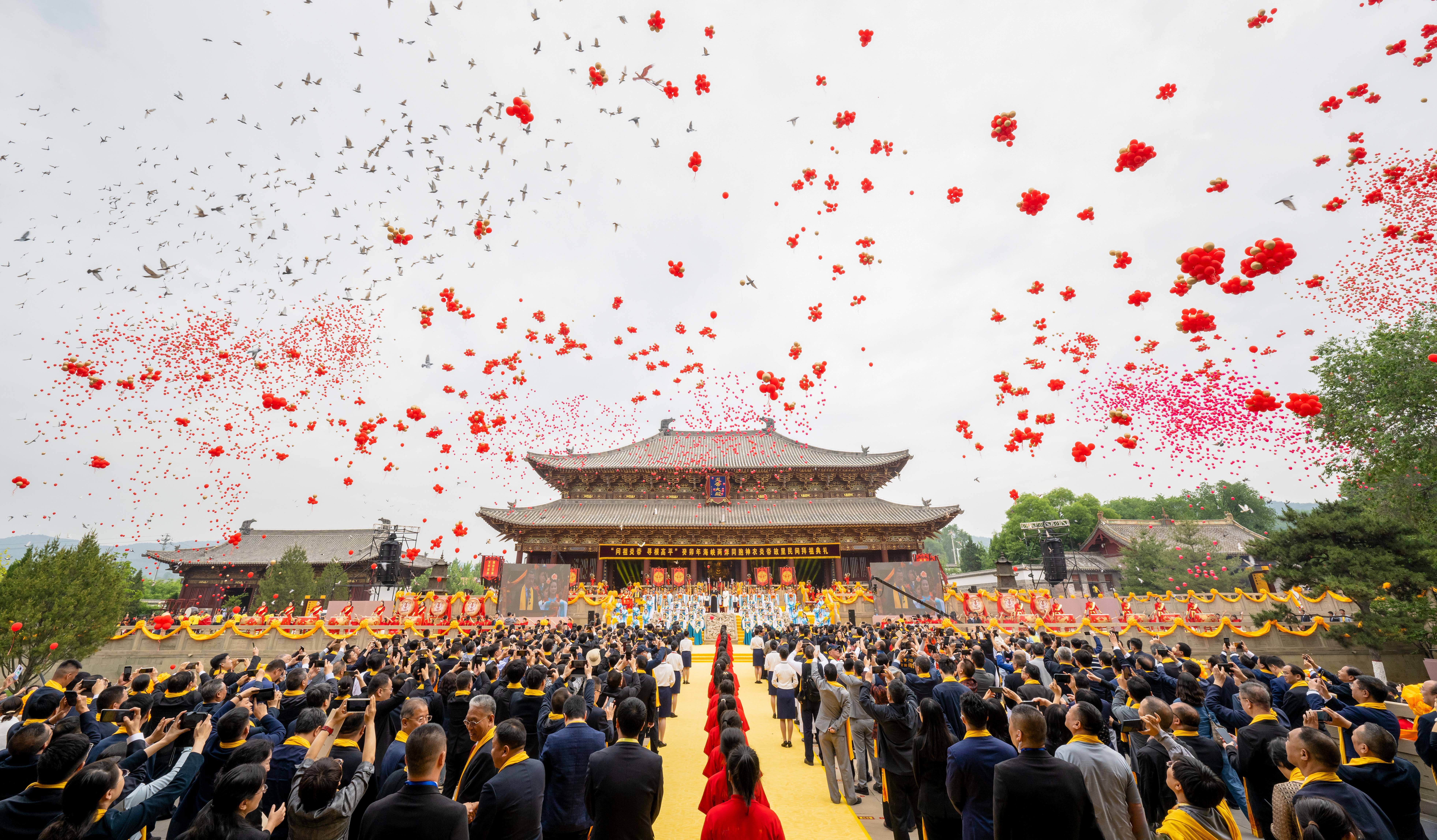 癸卯年海峡两岸同胞神农炎帝故里民间拜祖典礼在高平举行