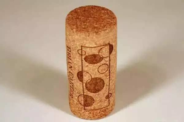 江湖救急:木塞掉进葡萄酒中,怎么办?
