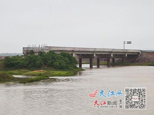 修了一半的润溪大桥
