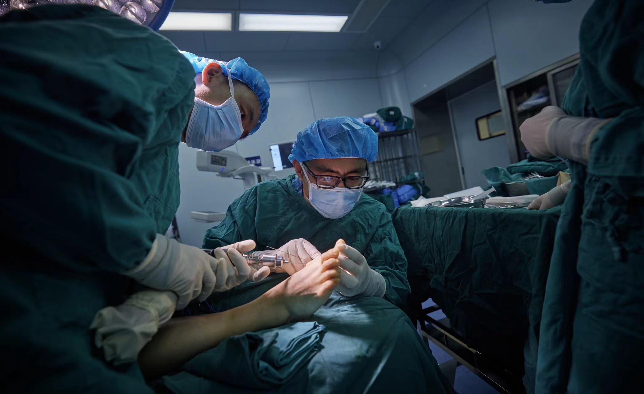 来回6800公里 宁波专家“特种兵”式送医到新疆