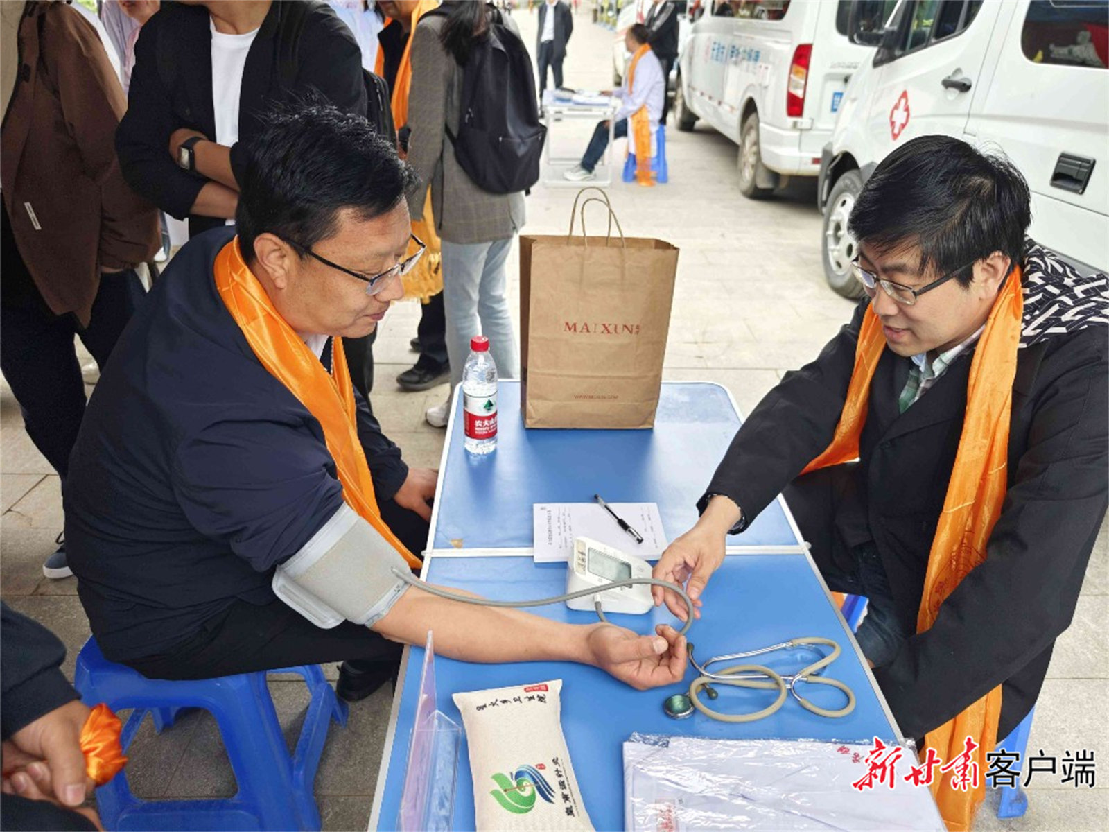 举办义诊及非遗宣传活动