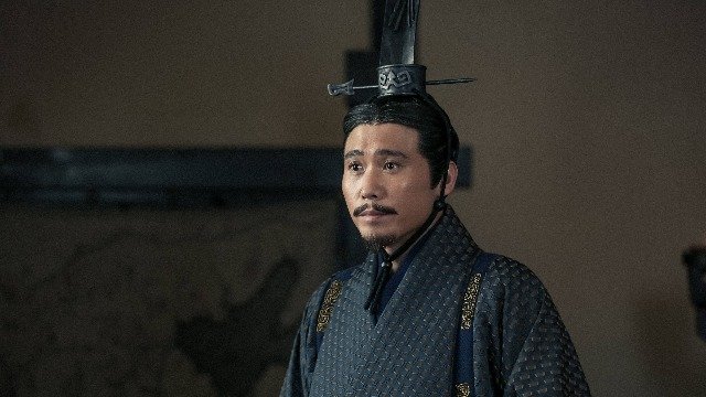 出道25年终成黄金配角，李乃文拿下华鼎奖最佳男配，甘做抬轿子的人
