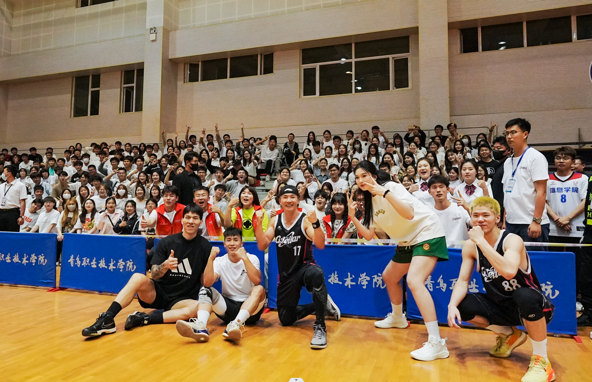 刘畊宏团队走进高校“以球会友” 为青岛西海岸新区“体育之城”建设再添动力