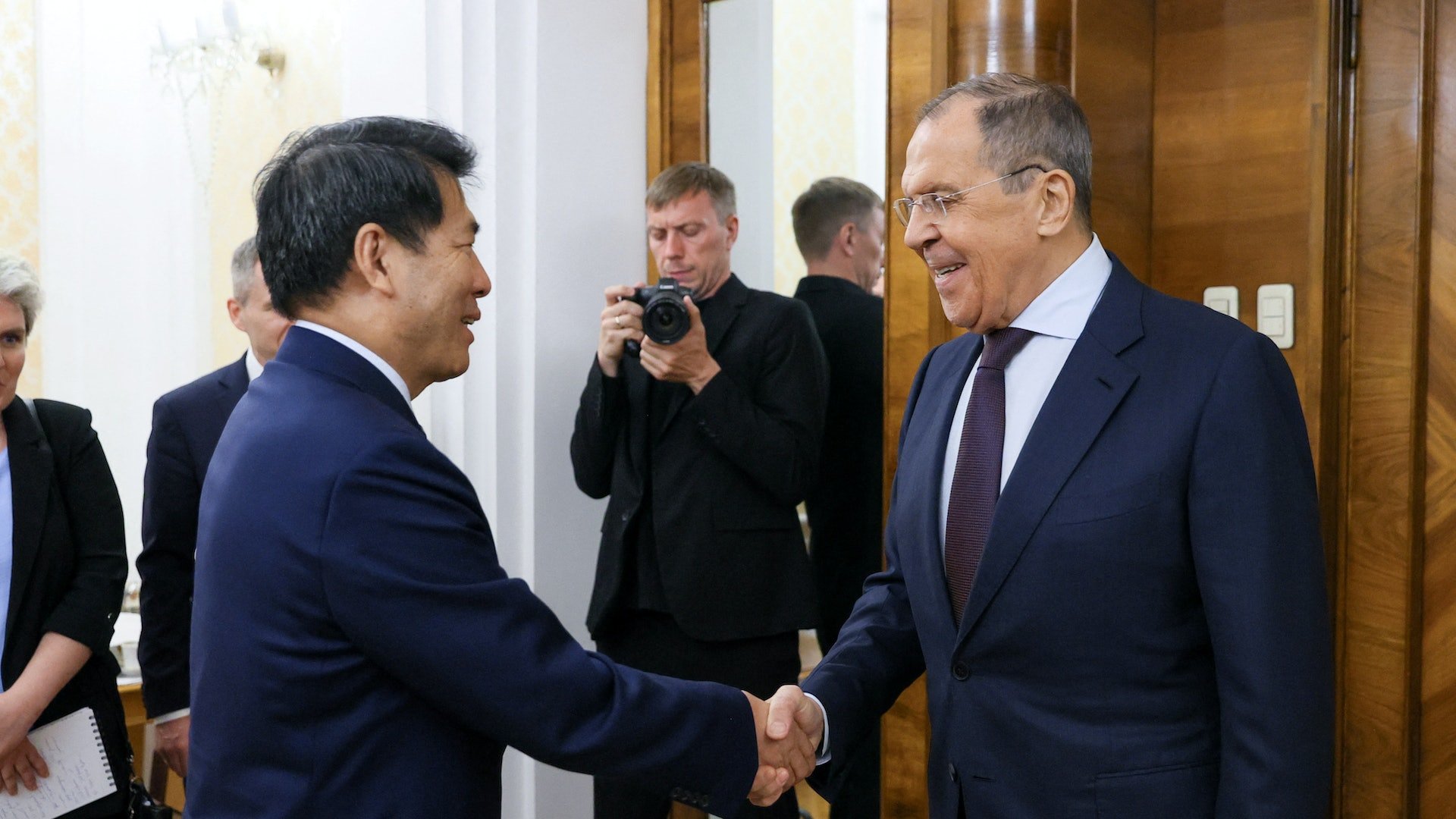 中国特使李辉与俄罗斯外长就解决俄乌冲突举行会谈