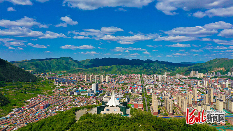 图1：迁西县正加快建设京东旅游胜地、燕山生态明珠、宜居宜业新城。图为迁西县城区。河北日报通讯员李少华摄.jpg