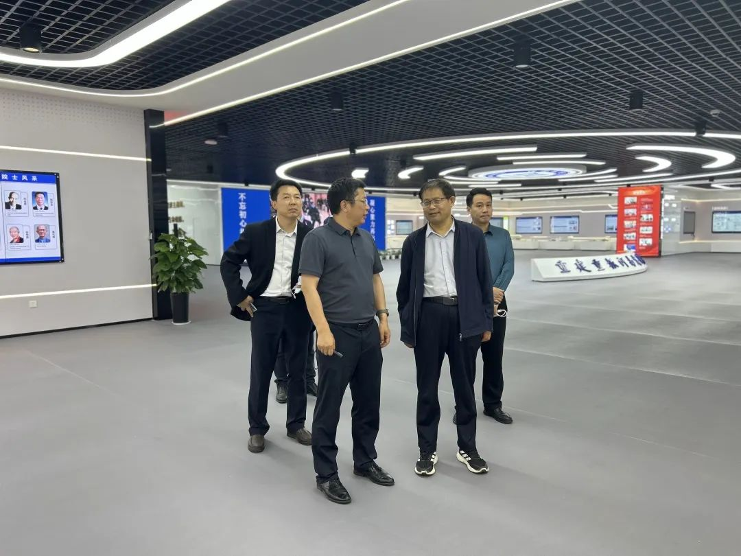 参观河南省科学院重建重振展厅