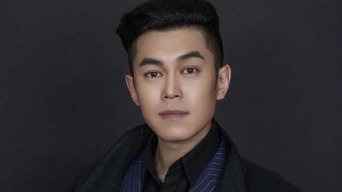 出演冷酷与柔情并存的“杀手”刘冠麟:我和金彪都是“大直男”|封面会客厅_凤凰网
