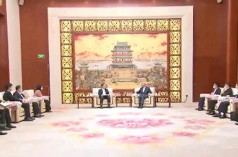 尹弘会见中国联通董事长刘烈宏一行