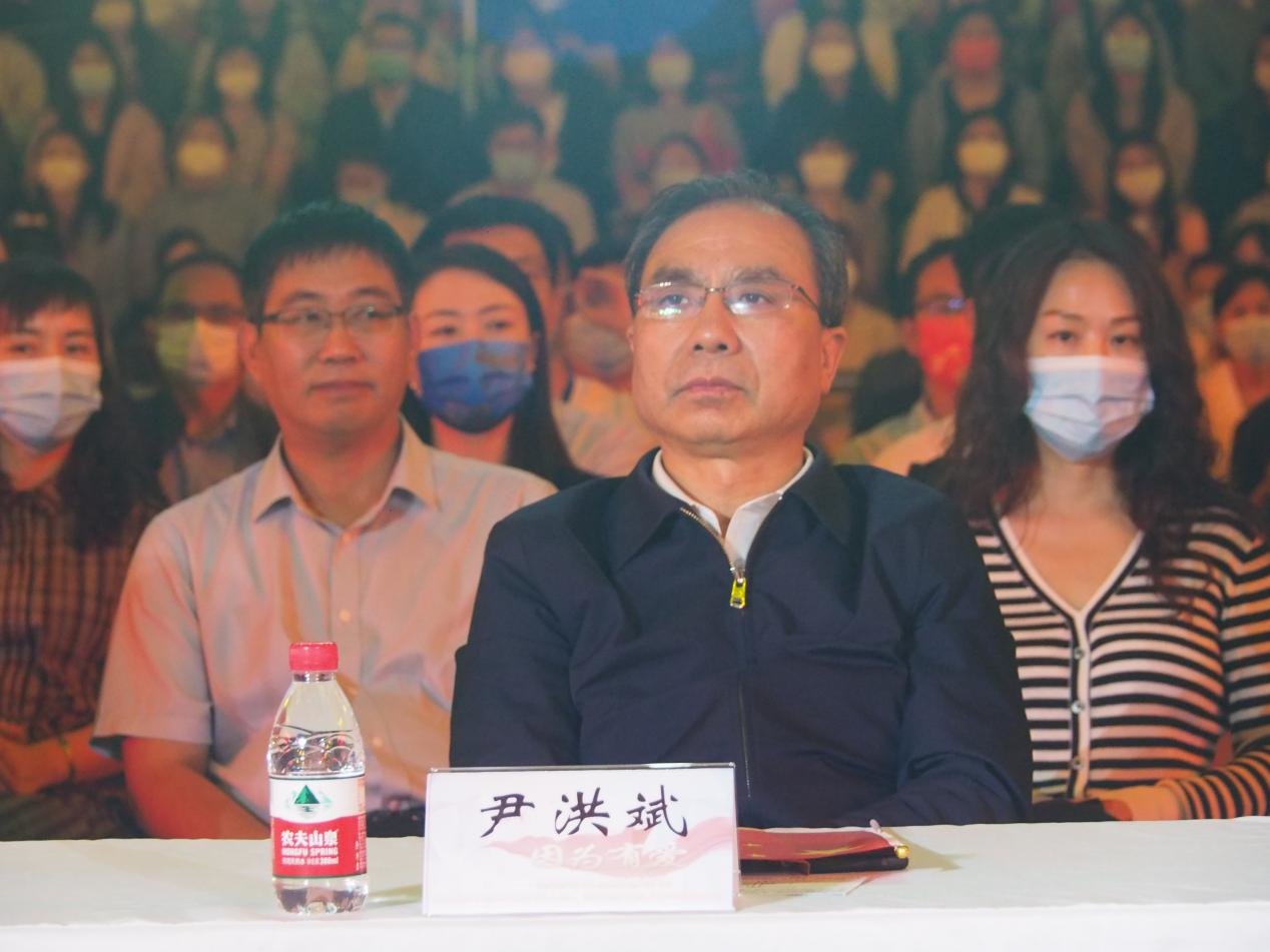 河南省委教育工委专职副书记尹洪斌出席颁奖典礼