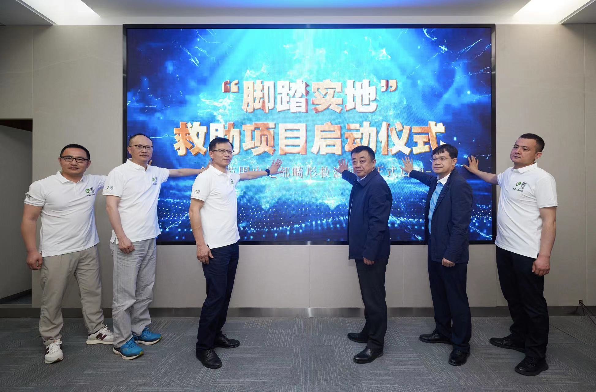 来回6800公里 宁波专家“特种兵”式送医到新疆