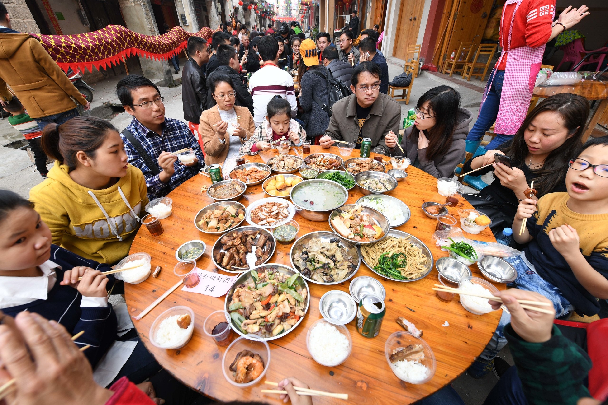 风声|30村民吃祝寿宴被干部劝离,权力之手不要伸得太长