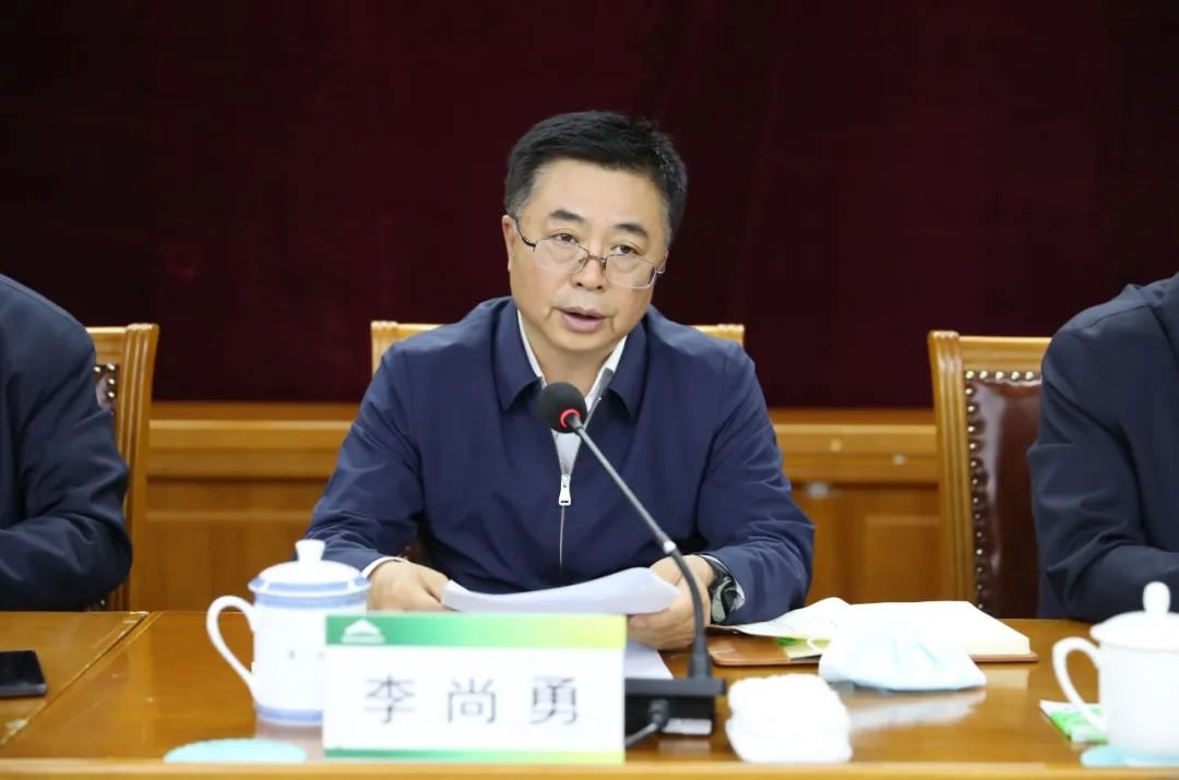 5月22日，金川集团召开警示教育暨整改动员大会，总经理、党委副书记李尚勇主持会议。张俊成 摄